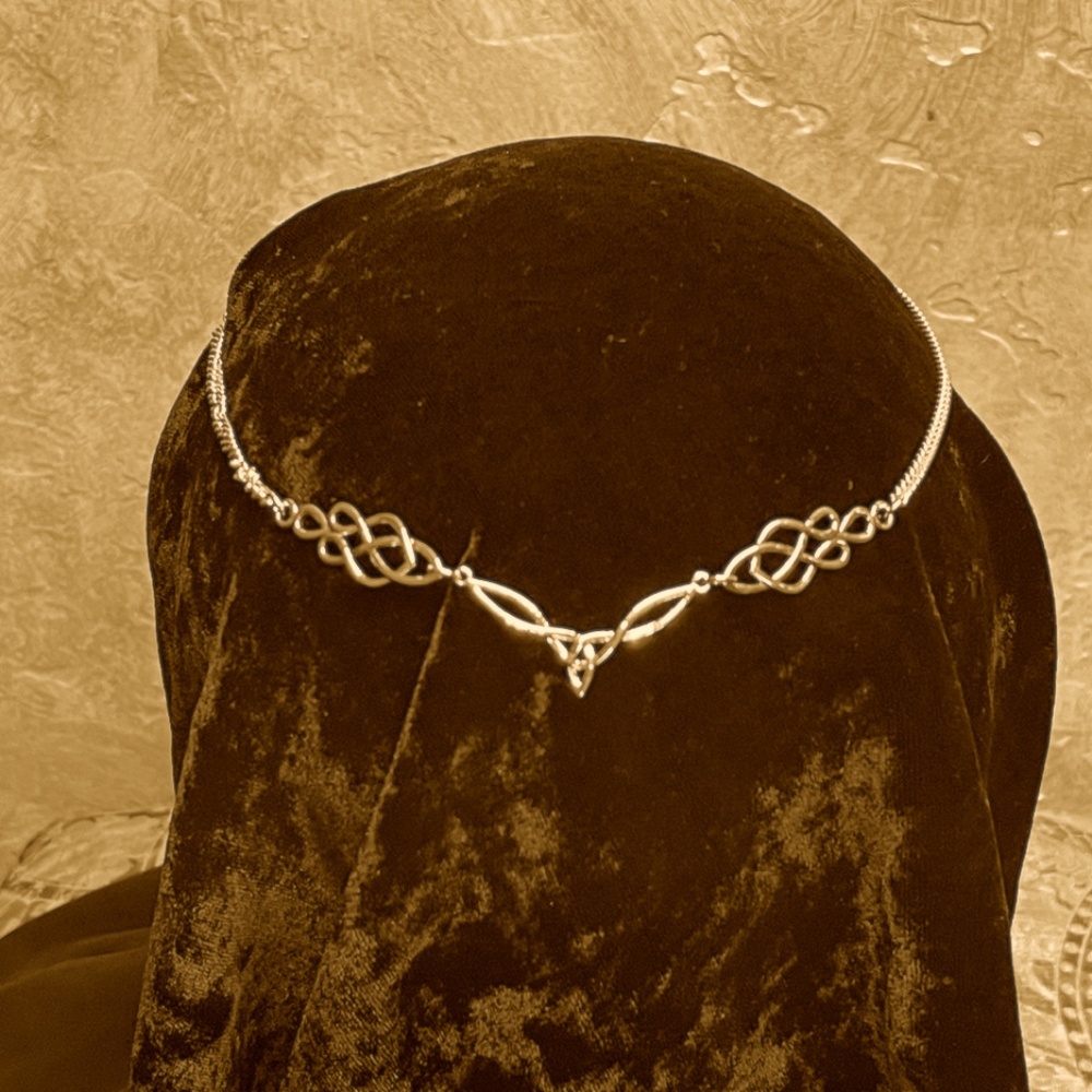 Celtic tiara in gold delicate design
